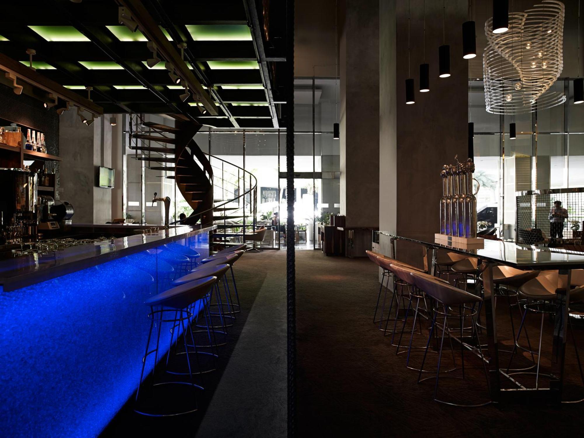 Pullman Jakarta Central Park Exterior foto The bar at the 101 bar