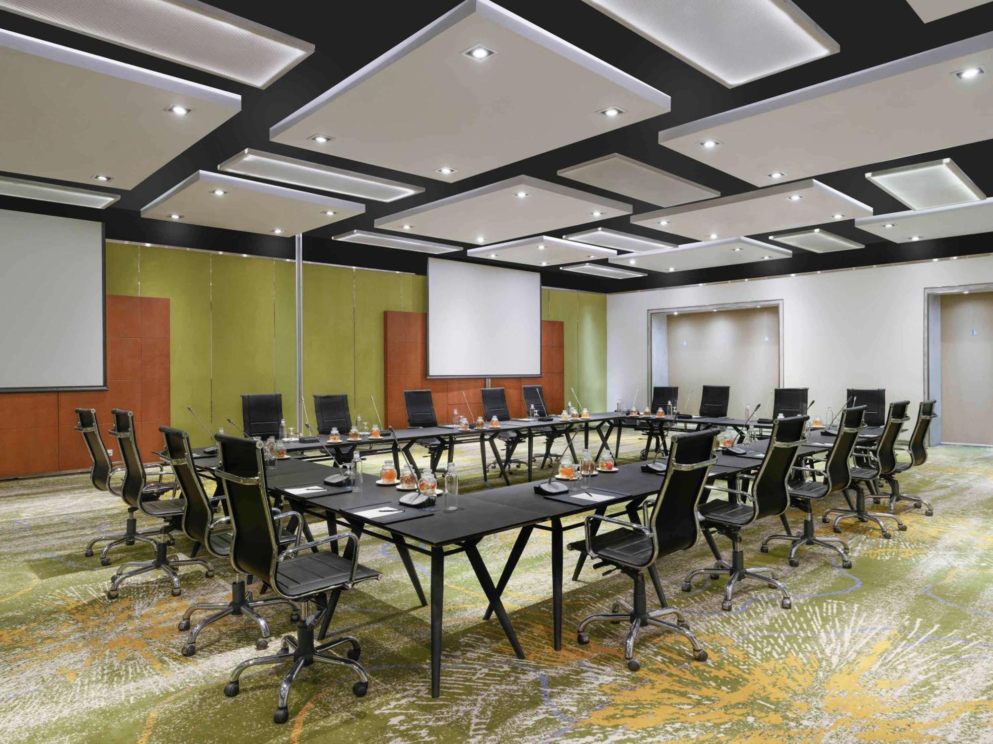 Pullman Jakarta Central Park Exterior foto Meeting room