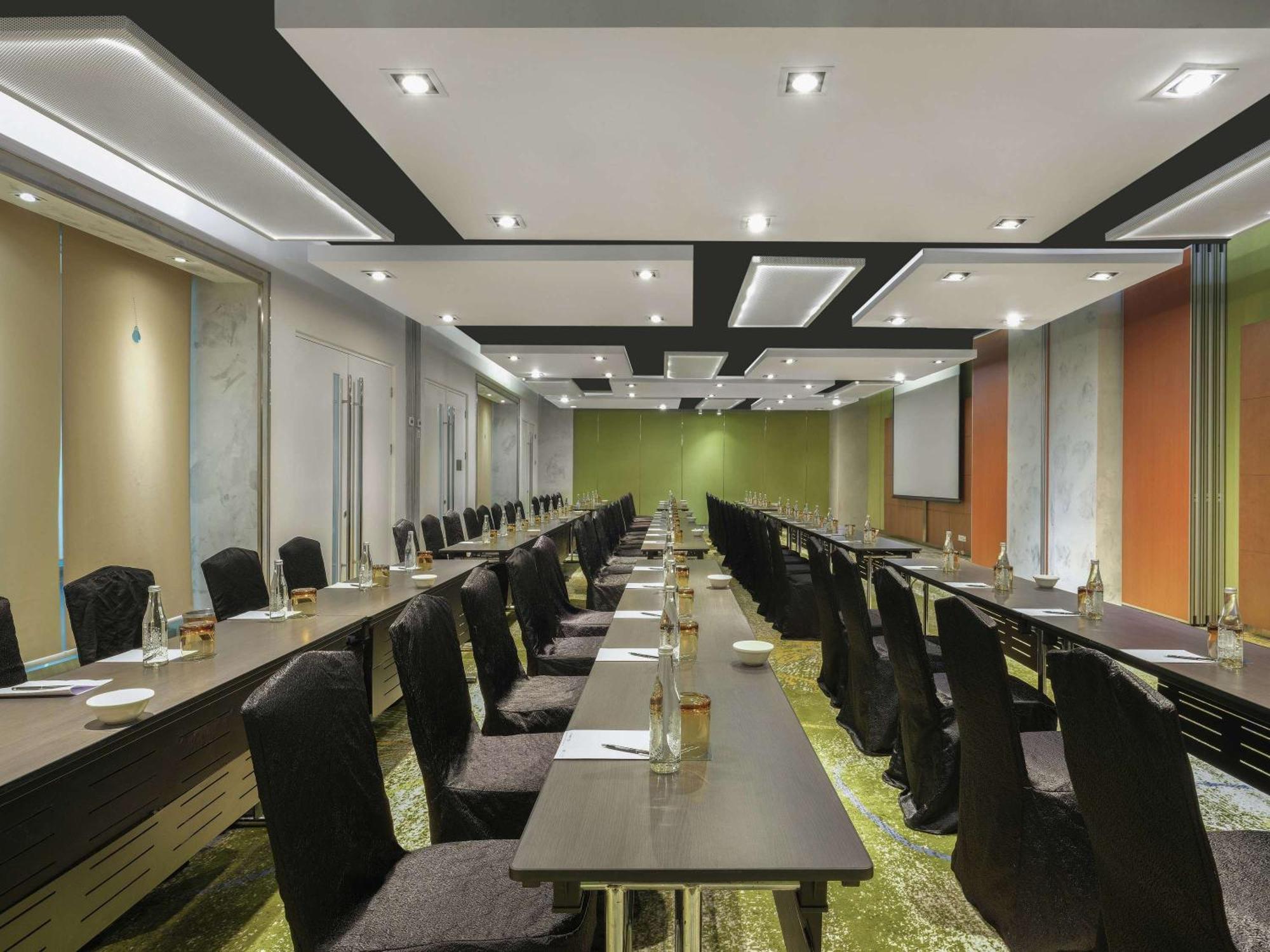 Pullman Jakarta Central Park Exterior foto Meeting room