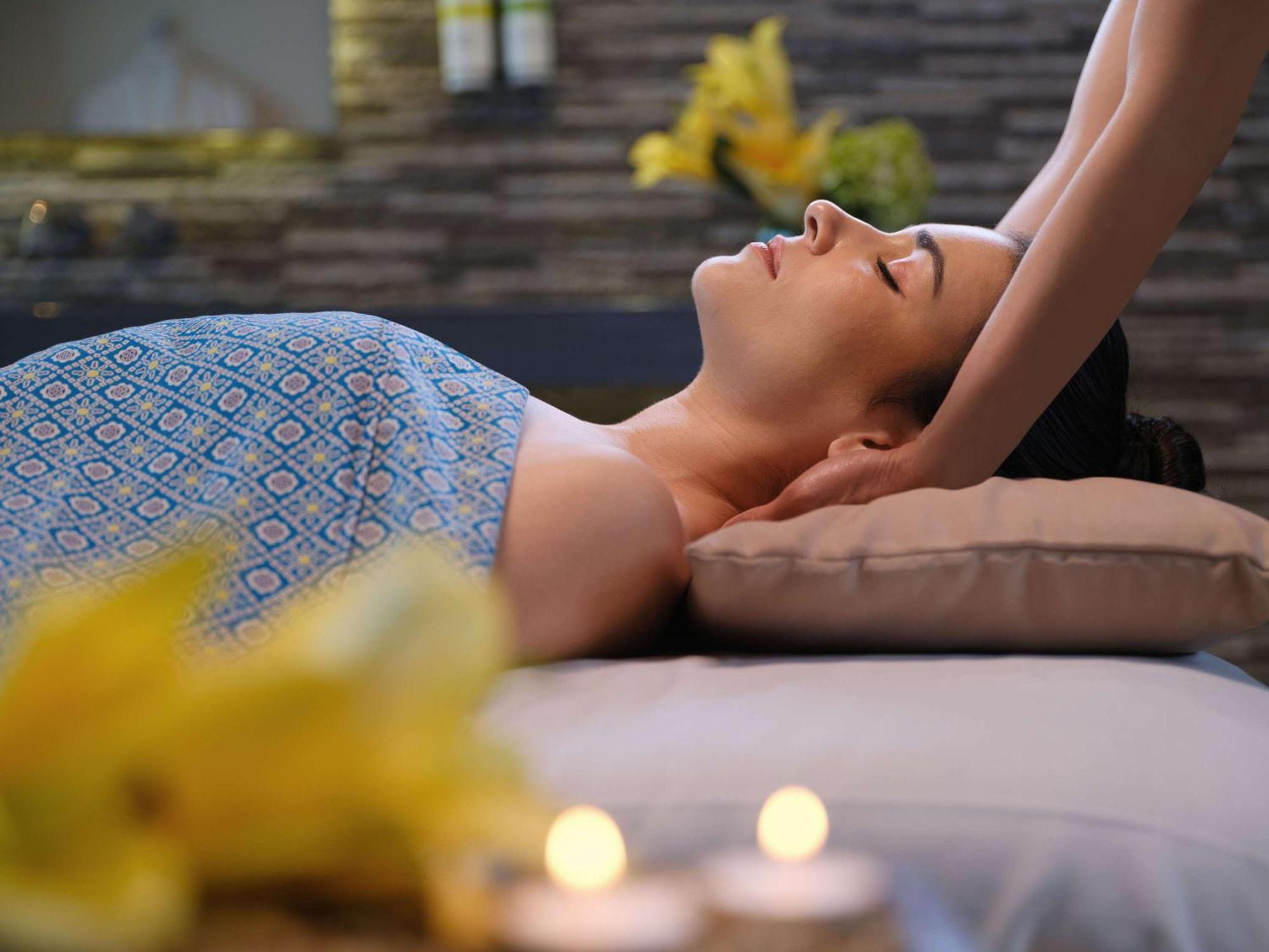 Pullman Jakarta Central Park Exterior foto Thai head massage